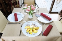 Damasttischtuch - Tischdecke - 1,80 x 1,20m - champagner